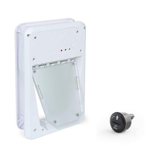 Large dog flap outlet with sensor