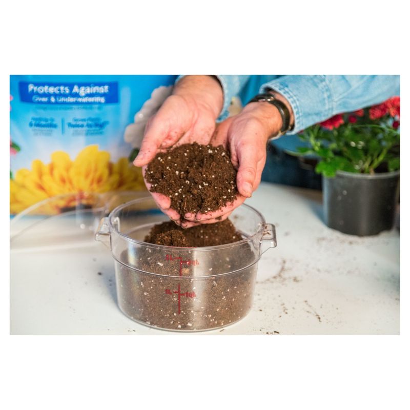Miracle-Gro Moisture Control Potting Mix, 6 of 8