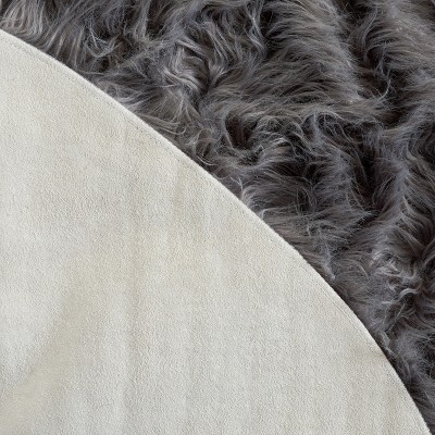 Luxurious Gray Faux Sheepskin 3' x 5' Tufted Rug
