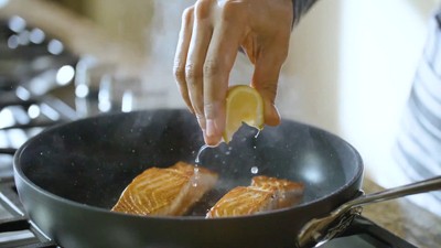 All-Clad 10" and 12" Glass Lid Set with Stainless Steel Handles