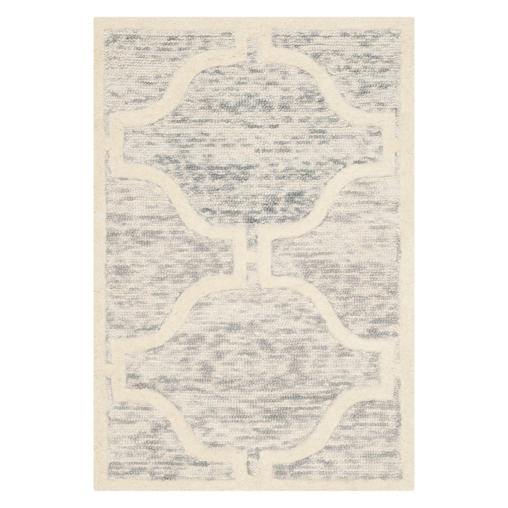 2'x3' Quatrefoil Design Accent Rug Light Gray/Ivory - Safavieh