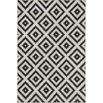 nuLOOM Darrow Moroccan Diamond Indoor/Outdoor Patio Area Rug 4' x 6' in Black And White