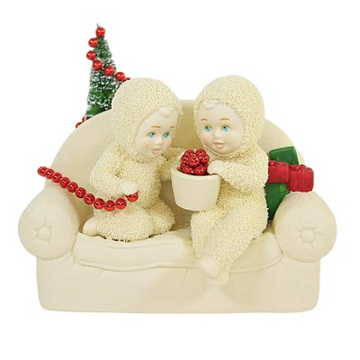 Dept 56 Snowbabies 4.75" Stringing Cranberries Sofa  Tree Gifts  -  Decorative Figurines