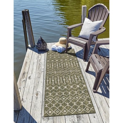Green/Ivory Geometric Synthetic 2' x 8' Outdoor Runner