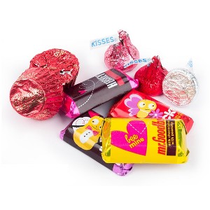 Hershey's Valentine's Day Candy Cupid's Mix - Hershey's & Reese's Chocolate Assortment (23.67oz) - 1 of 2