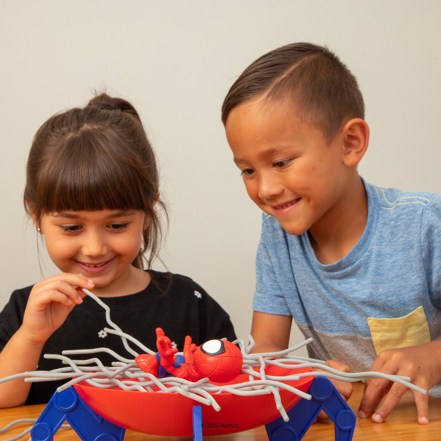 Детские настольные игры PlayMonster Don't Fall Spidey Board Games — фото 8