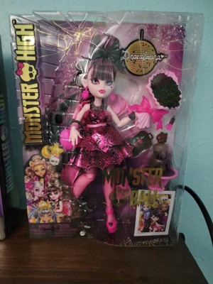 Monster High Doll, Draculaura with Accessories and Pet Bat, Posable Fashion  Doll with Pink and Black Hair