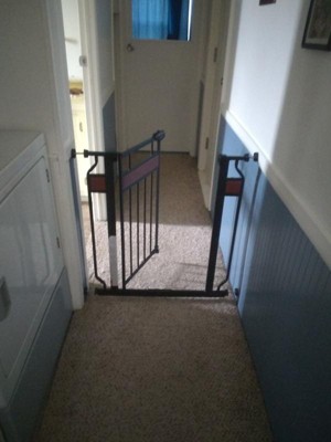 Baby gate on sale on bedroom door