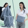 PAVILIA Couverture de voyage dans un sac souple avec poches, ensemble de couverture d'avion compacte