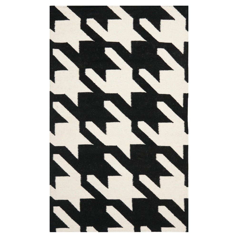 Madaket Flatweave Area Rug - Black/Ivory (2'6inx4') - Safavieh