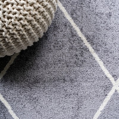 Gray and White Diamond Trellis 4' x 6' Reversible Area Rug