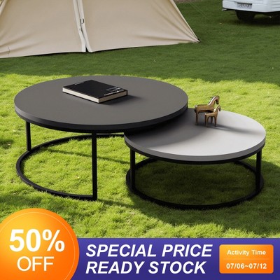 Luck Live The courtyard coffee table consists of movable round tables in two different sizes that can be combined as needed.