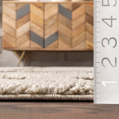 Beige Diamond Pattern Synthetic Area Rug with Tassels, 3' x 5'