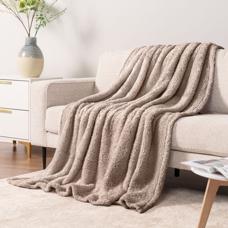 PAVILIA Plush Throw Blanket for Couch Bed, Faux Shearling Blanket and Throw for Sofa Home Decor, 1 of 10