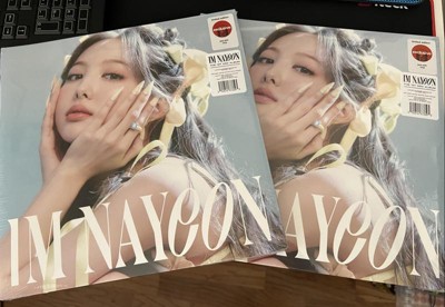 IM hotsell NAYEON Target Exclusive Pink Vinyl TWICE LE 트와이스 KPOP