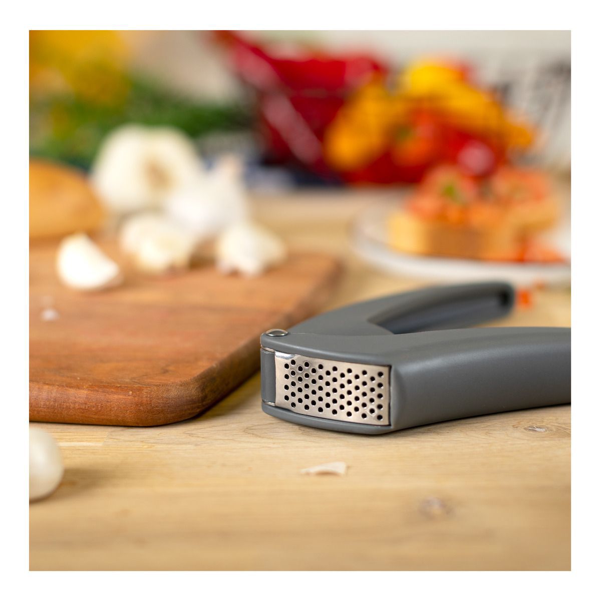 Kuhn Rikon 7-Inch Easy-Clean Garlic Press - thumbnail 3
