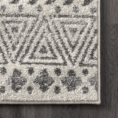 Modern Gray Diamond Trellis 80" Synthetic Area Rug