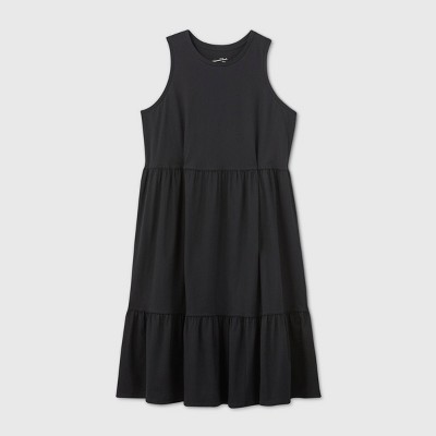 black sleeveless dress plus size