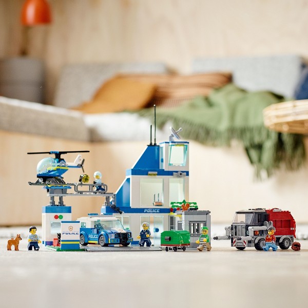 LEGO City Camión de Estación de Policía y Set de Helicóptero 60316 6