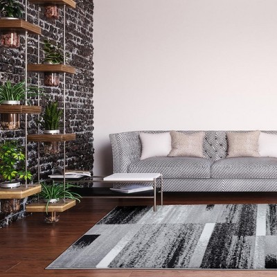 Gray Geometric 5' x 7' Stain-Resistant Synthetic Area Rug