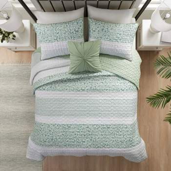 Madison Park 4pc Tulia Seersucker Quilt Bedding Set with Throw Pillows Green