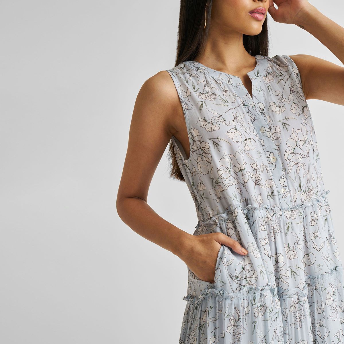 Reistor Women's Perfect Resort Maxi Dress in Blue Florals - thumbnail 4