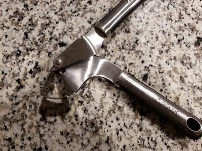 Küchenprofi swing garlic press