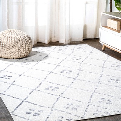 Izil Moroccan Geometric Diamond Area Rug - JONATHAN Y
