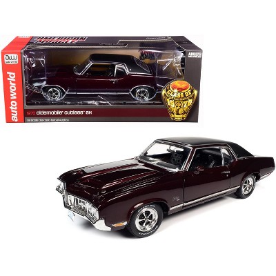 1970 Oldsmobile Cutlass SX Burgundy Mist Metallic with Black Vinyl Top "Class of 1970" 1/18 Diecast Model Car by Autoworld