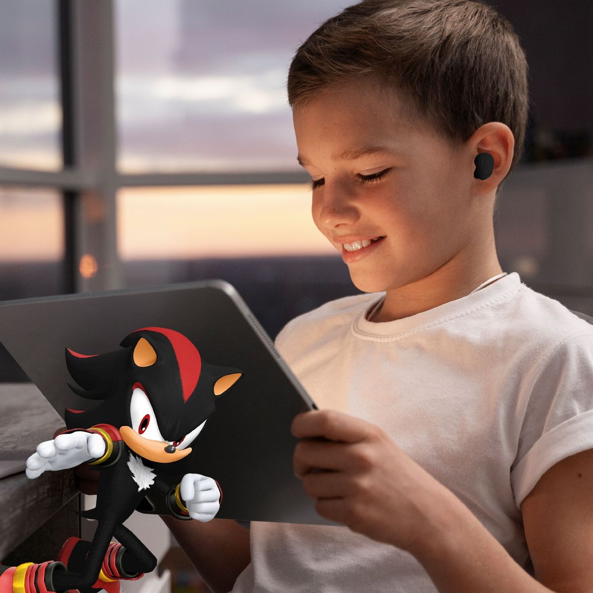 Sonic the Hedgehog Wireless Earbuds 15 Hour Playtime with Noise Cancelling and Flip Case - Shadow - thumbnail 5
