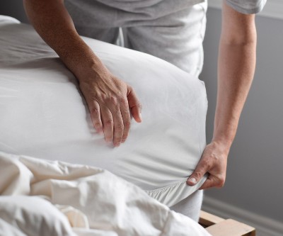 White Waterproof Vinyl Fitted Mattress Protector