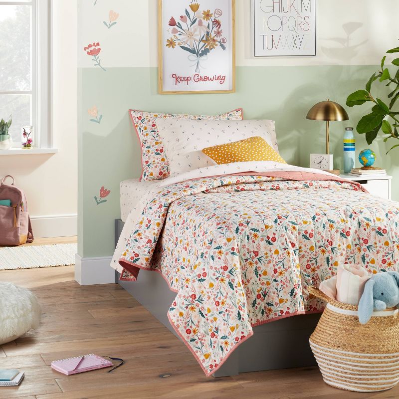 Garden Floral Cotton Kids' Quilt - Pillowfort™, 2 of 13