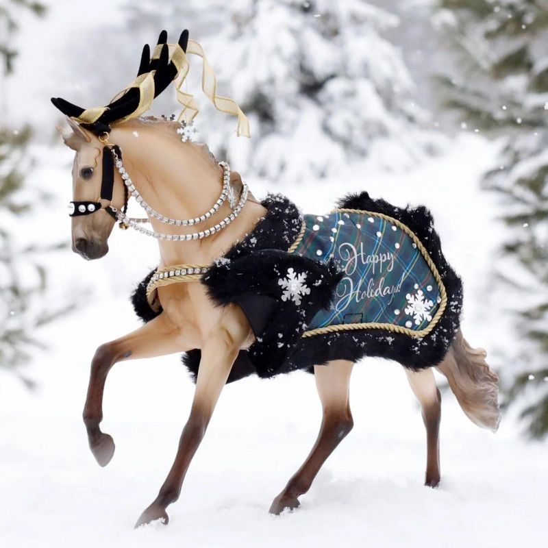 Breyer 2023 Holiday Horse | Highlander, 3 of 10