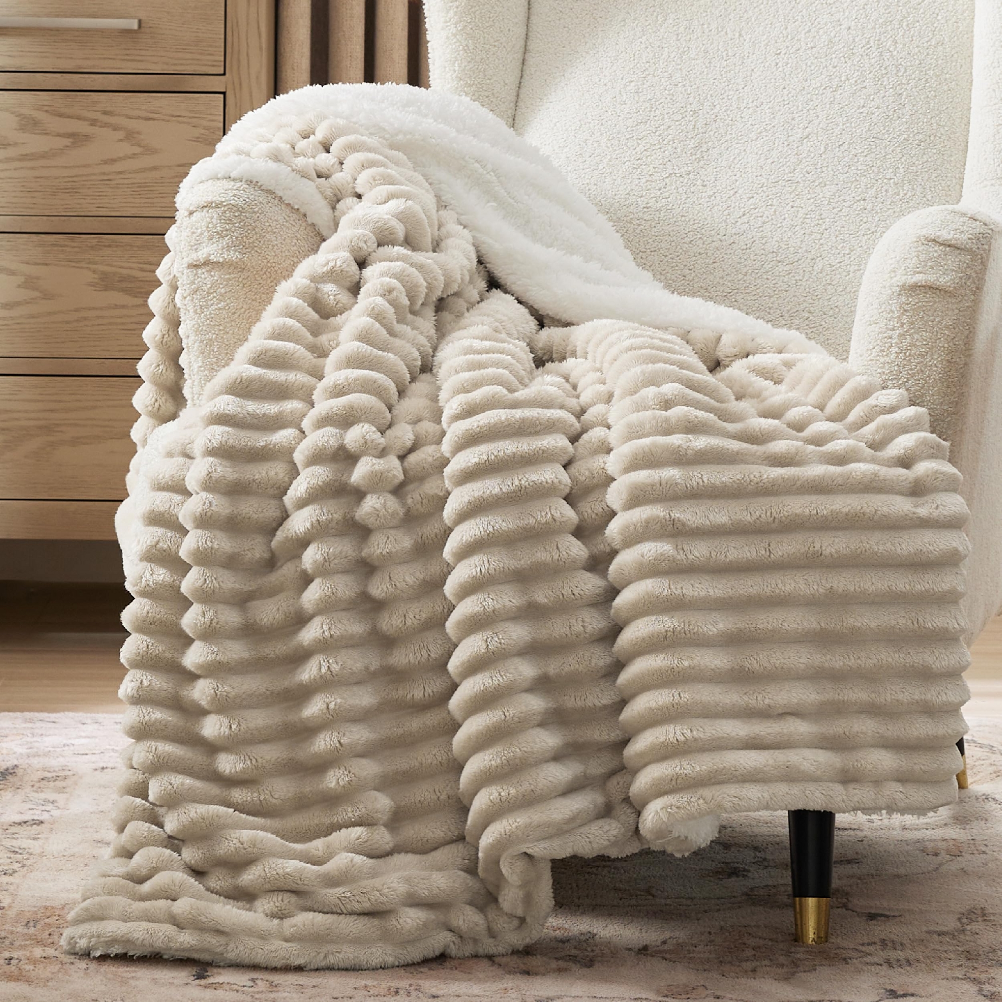 Bedsure Fleece Throw Blanket for Couch - Super Soft Cozy Fleece Thick Warm Blanket for Winter, Plush Beige Throw Gift for Women, 50x60 Inches
