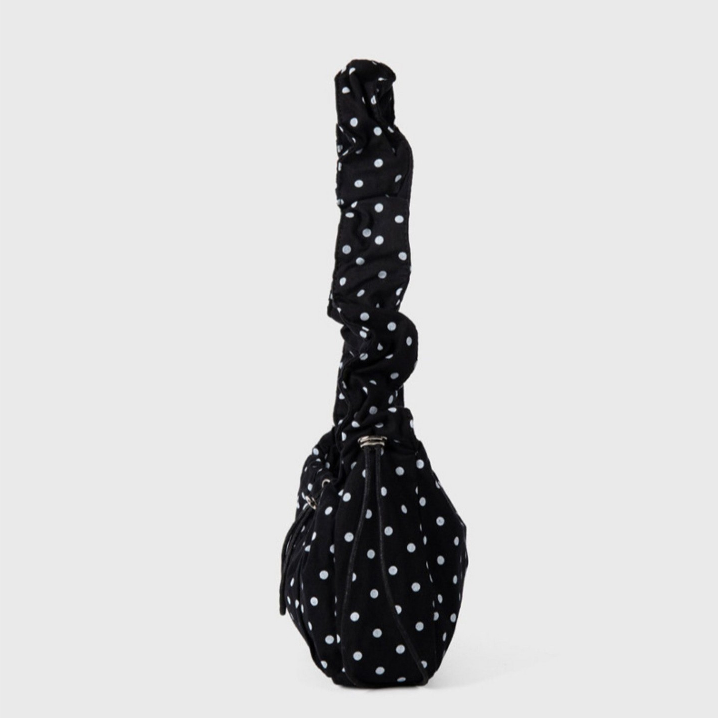 Женская сумка Alilang Polka Dot Cloud Shoulder Ruched Drawstring Underarm Purse Sweet Ruffled Hobo Handbag - Black, цвет: Чёрный — фото 4