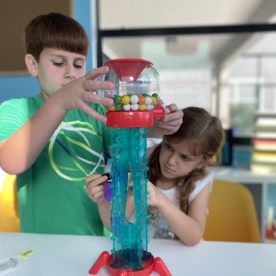 Gumball Della Macchina Per Gumball Di Youtube, Una Gabbia Per Caramelle 3d Illustrazione di