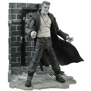 Diamond Comic Distributors, Inc. Sin City Select Deluxe 7" Action Figure Marv - 1 of 1