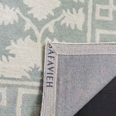Handmade Grey/Ivory Round Tufted Wool Rug, 30"