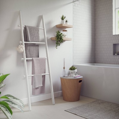 White Ash and Poplar Wood Blanket Ladder with Metal Bars