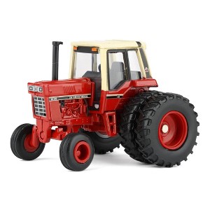 1/64 International 1086 with Duals, 2015 National Farm Toy Museum - 1 of 4
