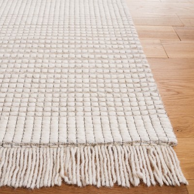 Ivory and Beige Handwoven Wool Area Rug, 4' x 6'