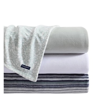 Island-Inspired White Ultra Soft Plush King Blanket
