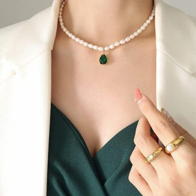 Clotth French-Inspired Non-Fading Necklace for Women, Elegant Emerald Zircon Pendant and Freshwater Pearl Colla - Gold