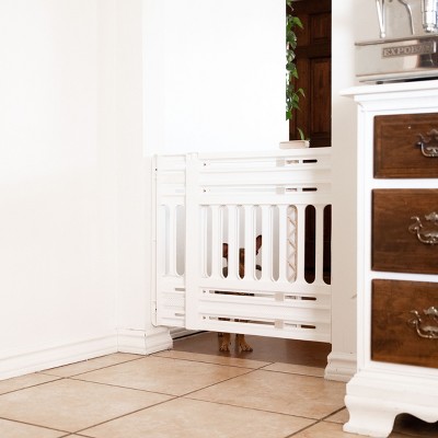 White Plastic Retractable Pet Gate with Pressure Mount