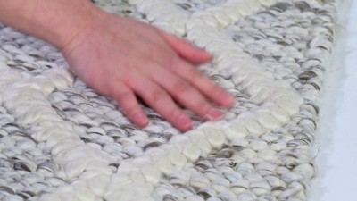 Ivory and Blue Hand-Tufted Wool Rectangular Rug, 4' x 6'