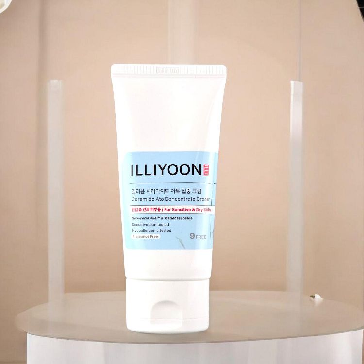 Illiyoon Ceramide Ato Concentrate Cream (2.53 oz / TRAVEL SIZE) Your skin barrier's best friend, 3 of 5