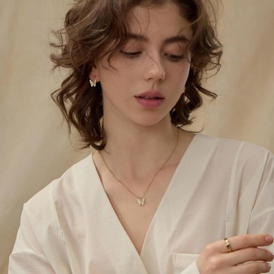 Clotth Women's Lucky Charm Butterfly Pendant Necklace - Trendy Delicate Collar Chain with Mixed Gemstone Accent