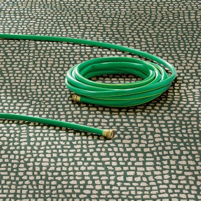 Green and Beige 5' x 7' Synthetic Indoor/Outdoor Rug