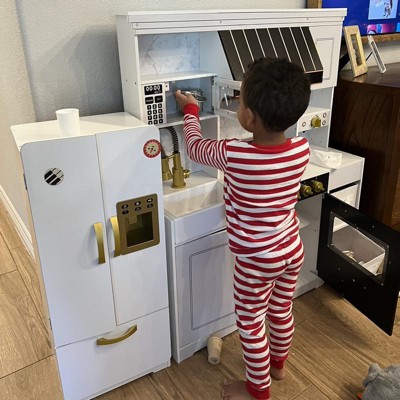 Fao store schwarz kitchen