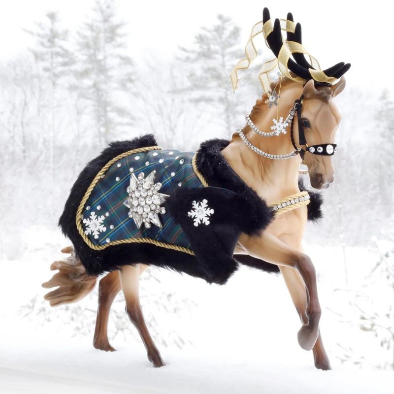 Breyer 2023 Holiday Horse | Highlander, 4 of 10
